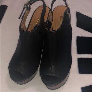 🚫🚫SOLD🚫🚫  NWIT “Soda” black peep toe platforms 💕💕